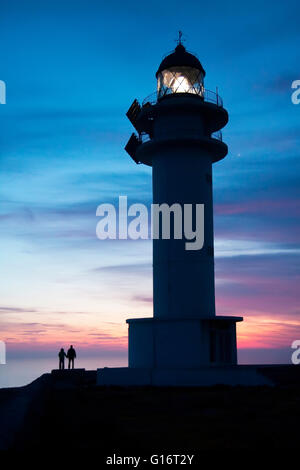 Sonnenuntergang am Leuchtturm von Es Cap de Barbaria. Formentera (Balearen). Stockfoto