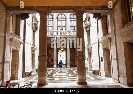 Eingangsbereich, Ca'Rezzonico Museum in Venedig, Italien Stockfoto