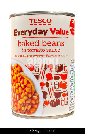 LONDON, UK - 6. Mai 2016: Eine Dose mit Tesco täglichen Wert Baked Beans isoliert auf einem weißen Hintergrund, auf 6. Mai 2016. Stockfoto