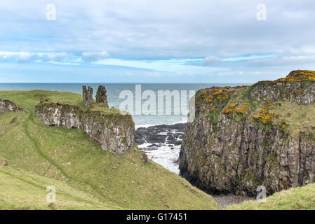 Dunseverick Castle in der Nähe von Ballintoy, County Antrim, Nordirland. Stockfoto