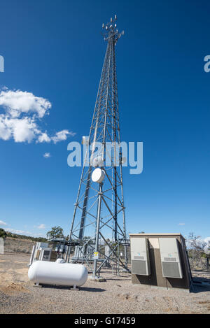 Mobilfunkmast auf die kontinentale Wasserscheide in New Mexico. Stockfoto