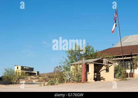 Perry-Herrenhaus und ehemaligen Chisos Mining Company-Gebäude in der Geisterstadt Terlingua, Texas. Stockfoto