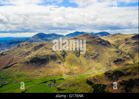 Blick vom Hecht o'Stickle eines Langdale Pikes im Lake District, mit Blick auf Hecht o'Blisco in Richtung der Coniston Fells Stockfoto