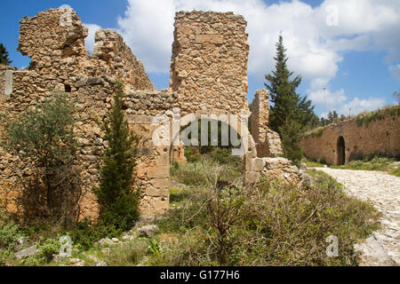 Ruine der späten mittelalterlichen Festung in der Nähe von Assos auf der griechischen Ionischen Insel Kefalonia Stockfoto