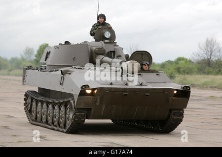 Sofia, Bulgarien - 4. Mai 2016: Soldaten der bulgarischen Armee für eine Parade der Armee Tag bereiten. Sie erproben die Stockfoto