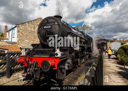 LMS Stanier Klasse 5 4-6-0 Lok "Eric Treacy" am Pickering Station Stockfoto