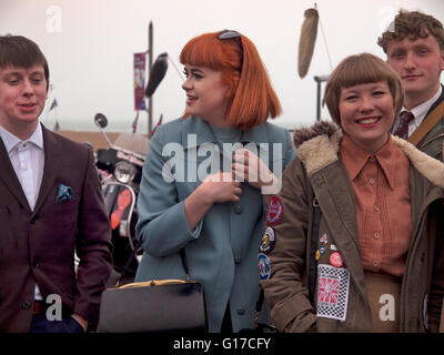 Eine Gruppe von jungen elegant gekleidet teenage Mods in Brighton Stockfoto