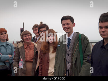 Eine Gruppe von jungen elegant gekleidet teenage Mods in Brighton Stockfoto