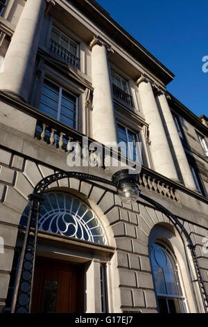 Klassische Architektur der Gebäude in Melville Street, Edinburgh Stockfoto