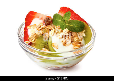 Joghurt mit Müsli, Erdbeeren und Kiwi. Stockfoto
