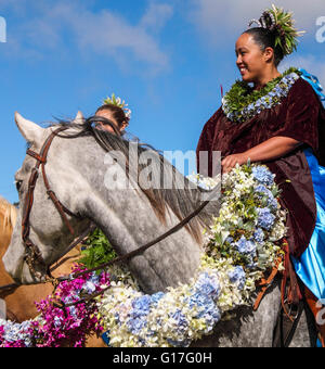 Pau-Fahrer von Molokai machen Sie sich bereit für die Waimea Paniolo-Parade auf der Big Island von Hawaii Stockfoto