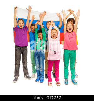 Mädchen und Jungen mit der Flagge der Russischen Föderation Stockfoto