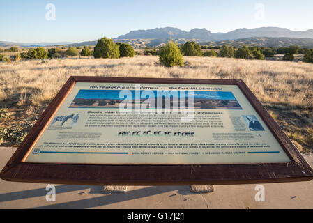 Interpretierende Zeichen an der Leopold-Vista, Gila National Forest, New Mexico. Stockfoto