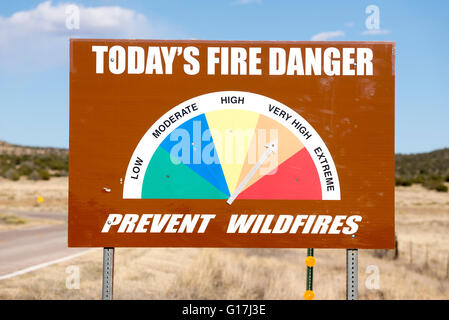 Feuer Warnschild im Cibola County, New Mexico. Stockfoto