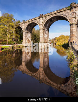 Knaresborough Viaduct und The River Nidd, Knaresborough, North Yorkshire, England, Großbritannien Stockfoto