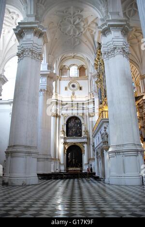 Blick auf die aufwendige Architektur in Santa Maria De La Encarnacion Kathedrale, Granada, Provinz Granada, Spanien. Stockfoto