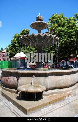 Brunnen entlang des Paseo de Los Tristes im Albaicin, Granada, Provinz Granada, Andalusien, Spanien, Westeuropa. Stockfoto