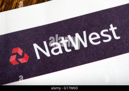 LONDON, UK - 25. April 2016: Das Logo für Natwest Bank auf der Oberseite einen Brief am 25. April 2016. Stockfoto