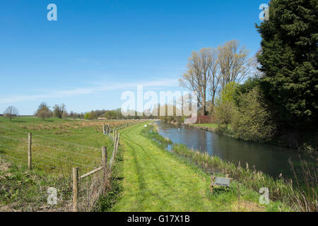 Fairford Flut Linderung Schema auf einer Schwemmebene neben dem Fluss Coln, Gloucestershire, UK Stockfoto