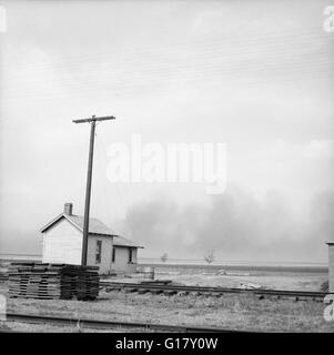 Ein Sturm zieht Staub, Randall County, Texas, USA, Arthur Rothstein für Farm Security Administration, April 1936 Stockfoto