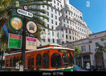 MIRACLE MILE TROLLEY STOP CORAL GABLES, FLORIDA USA Stockfoto