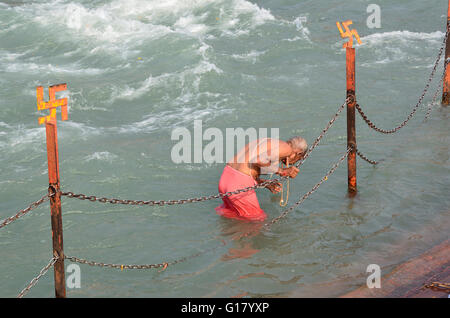 Hindu religiösen Aktivitäten in Har-Ki-Paudi, Haridwar, Uttarakhand, Indien Stockfoto