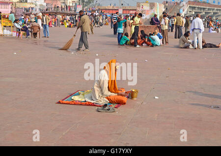 Hindu religiösen Aktivitäten in Har-Ki-Paudi, Haridwar, Uttarakhand, Indien Stockfoto