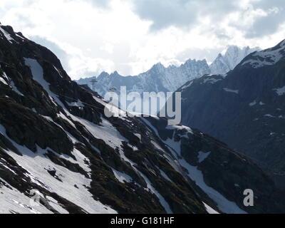 Berg-Aussicht vom Grimsel Pass, Schweiz im Frühsommer Stockfoto