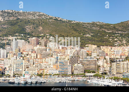 La Condamine und Yachten vor Anker im Hafen von Monaco, Port Hercule, Monaco, Cote d ' Azur, Frankreich Stockfoto