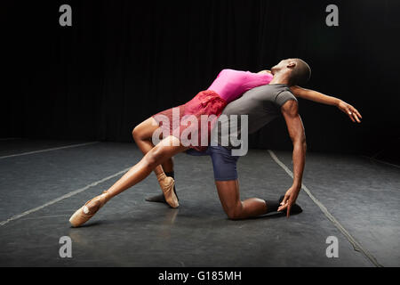 Ballett-Tänzer in der Praxis Stockfoto