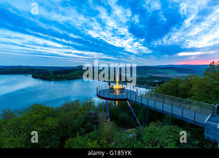 Aussichtsplattform über den Biggesee, ein Stausee in der Nähe von Attendorn im Bereich Sauerland, Deutschland, Stockfoto