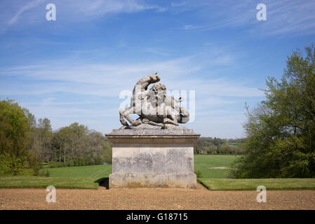 Der Löwe und das Pferd Statue am Rousham House and Garden. Oxfordshire, England Stockfoto