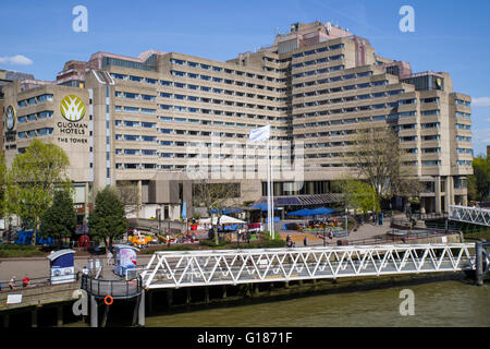LONDON, UK - 4. Mai 2016: Die Guoman Tower Hotel liegt am nördlichen Ufer der Themse in London, am 4. Mai 2016. Stockfoto
