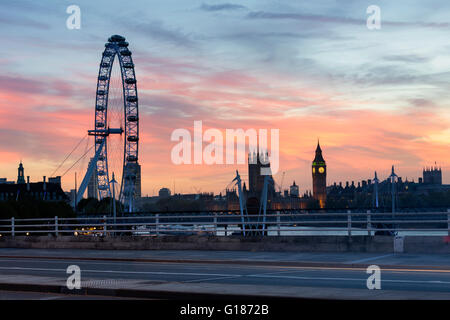 London Eye auf die Houses of Parliament in London bei Sonnenuntergang Stockfoto