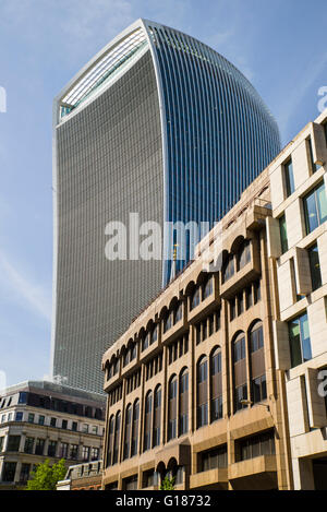 Skycraper 20 Fenchurch Street in der City of London.  Das Gebäude ist auch bekannt als das Walkie Talkie. Stockfoto