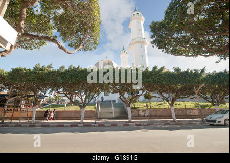 Moschee Oued Alayeg in Tipaza Algerien. Moschee hat zwei Minarett und größte Heilige Gebäude Tipaza Stockfoto