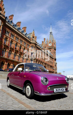 Nissan Figaro St. Pancras Renaissance Hotel Stockfoto