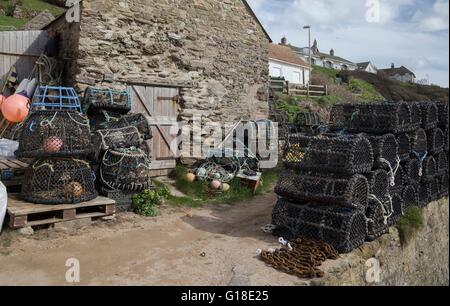 Hummer-Töpfe Hope Cove, Devon, England. Stockfoto