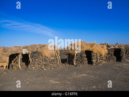 Ferne Dorf in der Nähe des Vulkans, Afar-Region, Erta Ale, Äthiopien Stockfoto