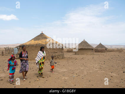 Ein Karrayyu Stamm Mädchen namens Aliya, das war das erste Mädchen erzogen in ihrem Dorf, Oromia, Metehara, Äthiopien Stockfoto