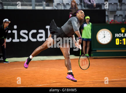 Serena Williams spielen gegen Anna-Lena Friedsam, an das Tennisturnier ATP & WTA Internazionali BNL d ' Italia in Rom 2016 Stockfoto