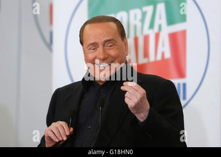 Rom, Italien. 10. Mai 2016. Silvio Berlusconi Rom 10. Mai 2016. Eröffnung des Wahlkampfes für Kandidat Bürgermeister von Rom für "Forza Italia"-Party.  Bildnachweis: Insidefoto/Alamy Live-Nachrichten Stockfoto