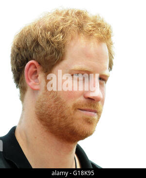 Orlando, Florida, USA. 10. Mai 2016. Großbritanniens Prinz Harry wartet eine Medaillenvergabe bei den 2016 Invictus Games an den ESPN Wide World of Sports Complex in Orlando, Florida am 10. Mai 2016 teilnehmen. Die fünftägige Multisport Fall verletzt, verletzt oder krank Armed Services Personal umfasst 500 Teilnehmer aus 14 Ländern. Prinz Harry startete die erste Invictus Games 2014 in London, England. Bildnachweis: Paul Hennessy/Alamy Live-Nachrichten Stockfoto