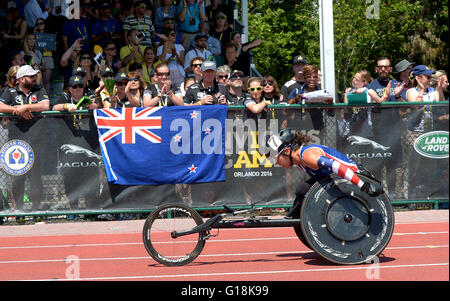 Orlando, Florida, USA. 10. Mai 2016. Ein Konkurrent Rennen auf die Ziellinie in einem Leichtathletik-Event bei den 2016 Invictus Games an den ESPN Wide World of Sports Complex in Orlando, Florida am 10. Mai 2016. Gegründet von Großbritanniens umfasst Prinz Harry, der fünftägige Multisport Fall für verwundete, verletzte oder kranke Armed Services Personal 500 Teilnehmer aus 14 Ländern. Bildnachweis: Paul Hennessy/Alamy Live-Nachrichten Stockfoto