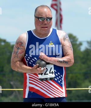 Orlando, Florida, USA. 10. Mai 2016. Israel Del Toro Jr. tritt im Kugelstoßen Veranstaltung bei den 2016 Invictus Games an den ESPN Wide World of Sports Complex in Orlando, Florida am 10. Mai 2016. Gegründet von Großbritanniens umfasst Prinz Harry, der fünftägige Multisport Fall für verwundete, verletzte oder kranke Armed Services Personal 500 Teilnehmer aus 14 Ländern. Bildnachweis: Paul Hennessy/Alamy Live-Nachrichten Stockfoto