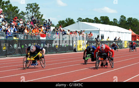 Orlando, Florida, USA. 10. Mai 2016. Konkurrent Rennen auf die Ziellinie in einem Leichtathletik-Event bei den 2016 Invictus Games an den ESPN Wide World of Sports Complex in Orlando, Florida am 10. Mai 2016. Gegründet von Großbritanniens umfasst Prinz Harry, der fünftägige Multisport Fall für verwundete, verletzte oder kranke Armed Services Personal 500 Teilnehmer aus 14 Ländern. Bildnachweis: Paul Hennessy/Alamy Live-Nachrichten Stockfoto