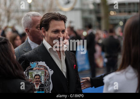 London, UK. 10. Mai 2016. Johnny Depp besucht die Europa-Premiere des neuen Walt Disney Studios-Film "Alice Through The Looking Glass" im Londoner Leicester Square. Wiktor Szymanowicz/Alamy Live-Nachrichten Stockfoto