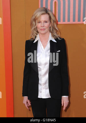 29. Februar 2016 - Mai Hollywood, CA, Vereinigte Staaten - 10 2016 - Hollywood, Kalifornien - Kim Basinger. Eingänge für die Los Angeles Premiere von '' The Nice Guys'' im TCL Chinese Theater statt. Bildnachweis: Birdie Thompson/AdMedia (Kredit-Bild: © Birdie Thompson/AdMedia über ZUMA Draht) Stockfoto