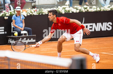 Rom, Italien. 11. Mai 2016. Novak Djokovic oder Serbien spielen Stephane Robert von Frankreich in die 2. Runde, Internazionali BNL Stockfoto