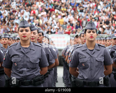 SAO PAULO, Brasilien - 11.05.2016: Graduierung 2811 Soldaten der PM SP - Auszubildende bei der Graduierung 2.811 Soldaten PM SP im Anhembi Sambadrome statt. (Foto: Ricardo Moreira / FotoArena) Stockfoto